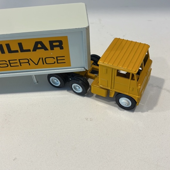 Winross Caterpillar Semi Truck - Picture 2 of 6